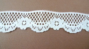 10+ Yards Multiples OFF WHITE ECRU LACE TRIM Scallop Crafts Pillows Curtains - Picture 1 of 2