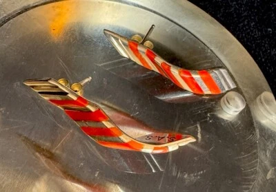 Pendientes espirales con incrustaciones de coral de plata esterlina Zuni artesanales hechos a mano estampados SAS Foto 1 de 4