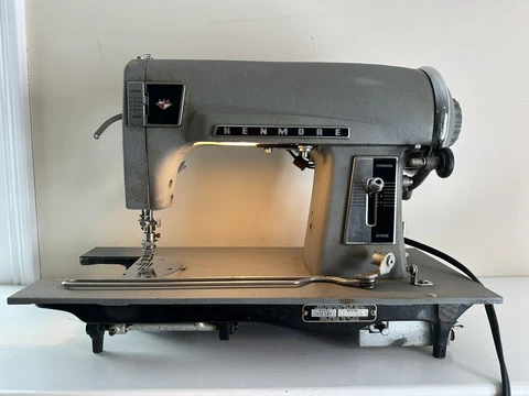 Kenmore Sewing Machine With Knee Pad Model 117-581 WORKING Cover