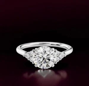 Anillo de compromiso de platino de diamantes de corte redondo cultivado en laboratorio certificado IGI de 2,20 quilates - Imagen 1 de 12