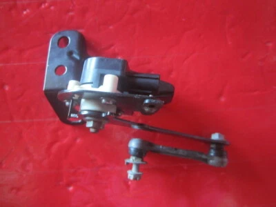 Lexus LX570 Headlight LEVELING Control B150624-1 - Image 1 of 3