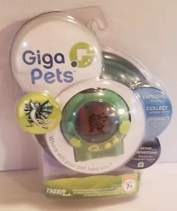 2006 Giga Pets Green Dragon Lizard Handheld Game Hasbro Tiger Electronics Sealed - Picture 1 of 6