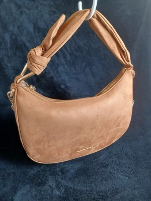 Nuevo monedero de gamuza para mujer Nanette Laporre con opciones de correa extraíble. Nuevo Foto 1 de 4