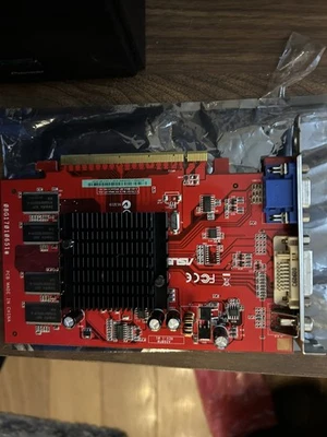 ASUS ATI RADEON X300 SE 128MB DDR EAX300SE-X/TD/128M/A PCIe graphics card - Image 1 of 3