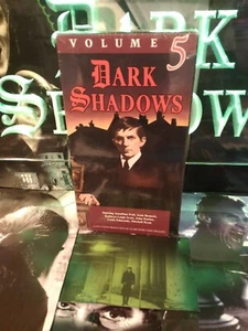 DARK SHADOWS-V.5 VHS TV SERIES HORROR SUSPENSE CREATURES MONSTERS - Imagen 1 de 12