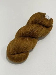 Miss Babs YOWZA Garn 560 Yds/8 oz Superwash Merinowolle Altgold - Bild 1 von 4