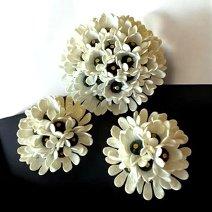 Juego de pendientes broche flor blanco abovedado plástico clip en Alemania Occidental vintage - Imagen 1 de 11