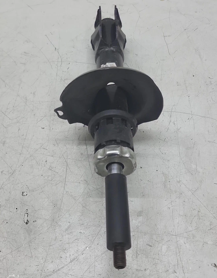 Amortiguador delantero original Seat Ibiza Código: 6N0413031J Foto 1 de 1