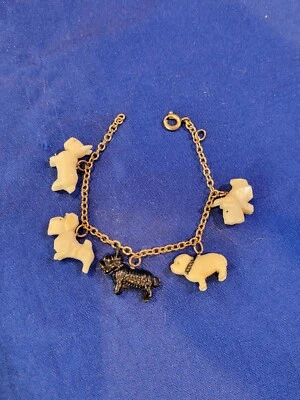 Pulsera de colección con dijes de celuloide Cracker Jack años 40 para perros rara  Foto 1 de 4