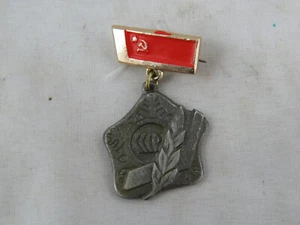 Vintage Hockey Pin - Team USSR - Medallion Pin Stamped Graphics - Picture 1 of 4