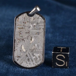 Un Pendentif  Météorite Aletai Ferreuse Type IIIE-an Chine - Picture 1 of 10