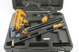 Bostitch Pneumatic Nailer 15 Gauge BTFP72155 Angled Finish - Picture 1 of 2