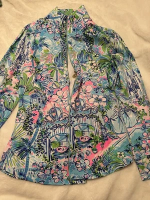 Chaqueta Cenicienta 2025 Parques Disney Lilly Pulitzer Mediana Leona Cremallera Completa Castillo Foto 1 de 4