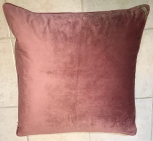 Almohada Callisto Home Pluma Terciopelo CAMA EURO CUADRADA ROSA MALVA 24X24 - Imagen 1 de 3