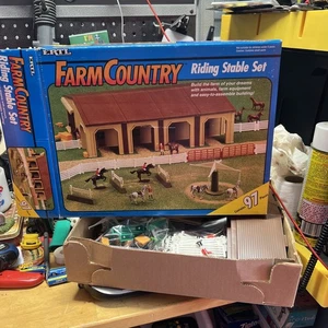 Ertl Bauernhof Land Reitstall komplett in OVP Pferdestall Spielzeug Vintage - Bild 1 von 8