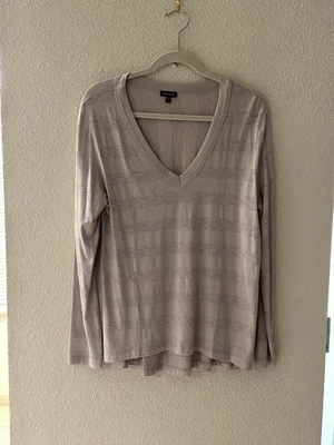 Blusa Lilla P Talla XL Morado Claro y Gris Usada Deep V Foto 1 de 4