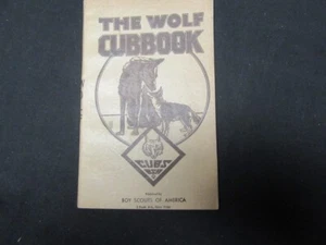 The Wolf Cubbook abril 1944 segunda guerra mundial impresión con páginas de insignias mb - Imagen 1 de 1