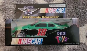 PEZ Racing 1/24 Scale Nascar Dispenser Pull and Go Car #18 Bobby Labonte New