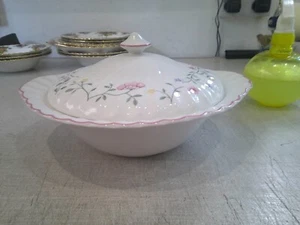 Plato para servir cubierto redondo Johnson Brothers Summer Chintz - Imagen 1 de 5