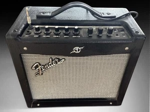 Combo amplificador de guitarra Fender Mustang I V.2 70W * PROBADO Y FUNCIONANDO * APENAS USADO - Imagen 1 de 9