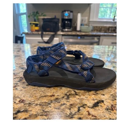 Сандалии Teva для мальчиков Hurricane 2 водяная обувь с ремешками уличные для больших мальчиков размер 2 синие - Изображение 1 из 4