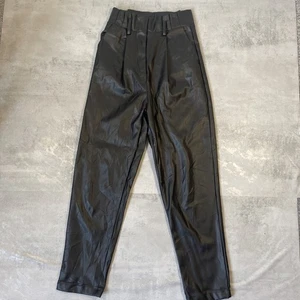 New Look Ladies Faux Leather Black Trousers Size 6 UK - Picture 1 of 5