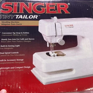 Singer Tiny Tailor Mending Machine Model TT700 New In Box - Picture 1 of 2