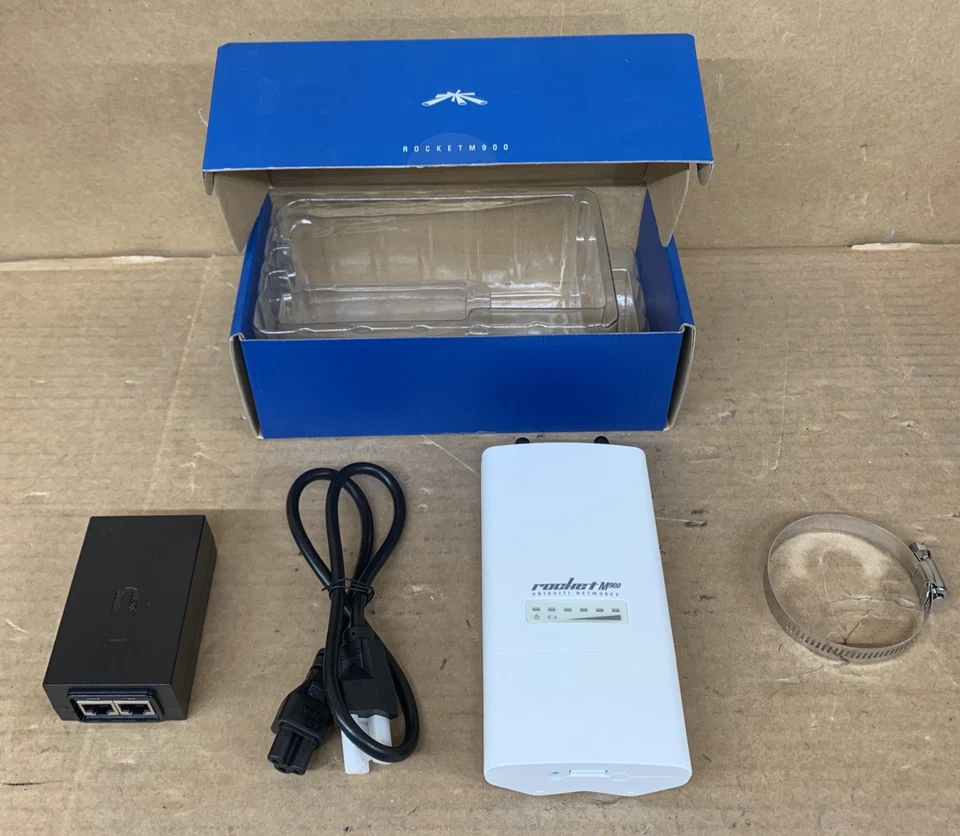 Rocket M900 Carrier Class AirMax BaseStation 900MHz - TESTED WORKING - Image 1 of 4