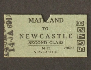 VINTAGE 1960s N.S.W RAILWAYS MAITLAND TO NEWCASTLE SECOND CLASS TRAIN TICKET - Foto 1 di 2