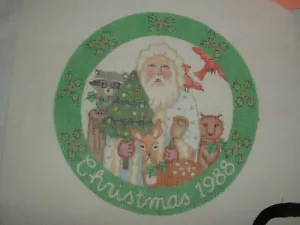 Lona con aguja pintada a mano 8" 1988 placa anual de Navidad de Santa y naturaleza - Imagen 1 de 1