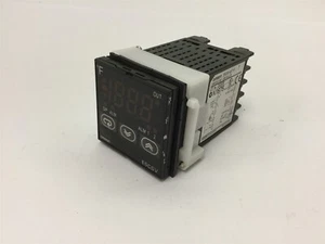 Omron E5CSV-Q1T-F Temperature Controller, Thermocouple Input, Supply: 100-240VAC - Picture 1 of 5