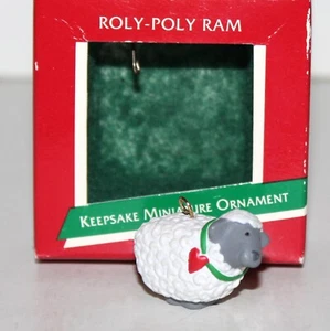 Hallmark Keepsake miniatura decorazione natalizia rotolo Poly Ram 1989 pecora agnello - Foto 1 di 6