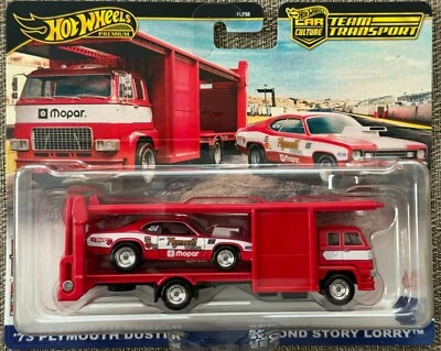 Camión Hot Wheels Team Transport # 82, '73 Plymouth Duster Second Story 2025 Foto 1 de 4