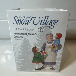 Dept 56 Snow Village Grandma's Favorite Present #808952 Figurine New & Sealed - Picture 1 of 5