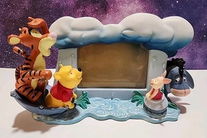 Cornice portafoto vintage Winnie the Pooh "Giorno di pioggia" AA Milne e E.H. Shepard - Foto 1 di 10