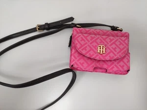 Tommy Hilfiger kleine rosa Handtasche mit Umhängegurt - Bild 1 von 7