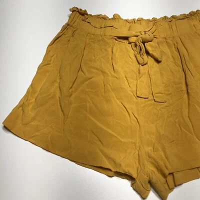 Pantalones cortos Ambiance Apparel para mujer talla M amarillos bolsa de papel ligera con cinturón Foto 1 de 4