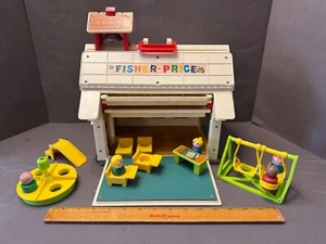 1971 FISHER PRICE LITTLE PEOPLE #923 FAMILY SCHOOL HOUSE W/ PLAY PIECES VINTAGE - Picture 1 of 16