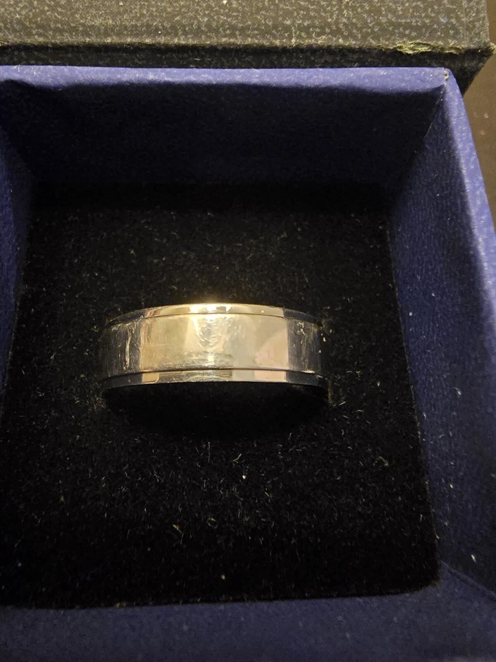 Anillo de boda de titanio para hombre  Foto 1 de 4