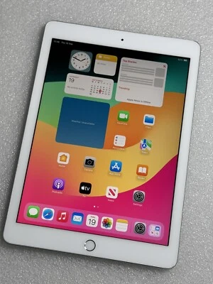 Apple iPad 6th Gen. 32GB, Wi-Fi, 9.7in - Silver - GOOD CONDITION - ref: 348 - Image 1 of 4