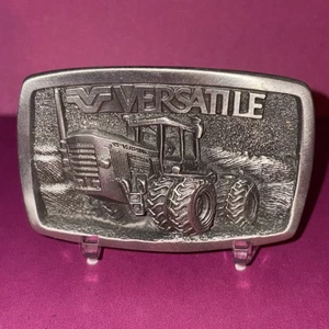 Vintage 1983 vielseitiger Traktor 4WD Gürtelschnalle Farm Ag Ad - Bild 1 von 4