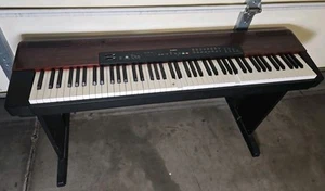 Yamaha P-120 Sintetizzatore Pianoforte Elettronico Tastiera Con Supporto Leggi Descrizione - Foto 1 di 14