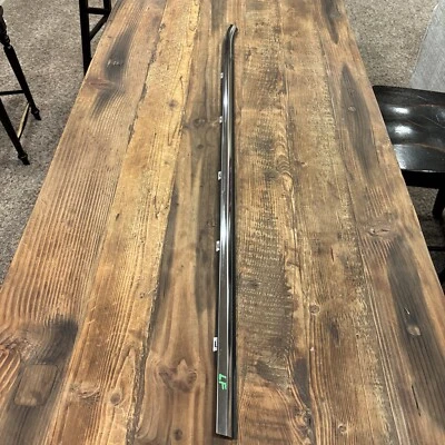 2017-2021 Kia Sportage Left Front Door Chrome Belt Molding 82210D9000 Foto 1 de 4