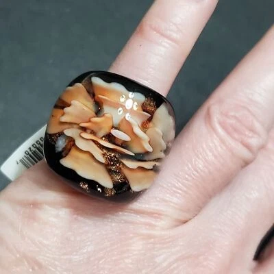 Anillo Anthropologie Cristal Negro con Flor de Melocotón Talla 4 Foto 1 de 4