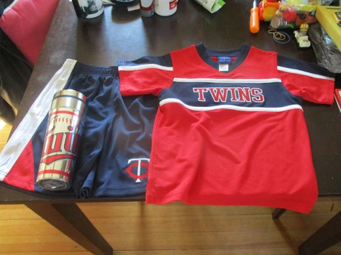 NEW MINNESOTA TWINS TODDLER SZ.,LG.,7,2pc.,JERSEY,SHORTS SET,NEW TUMBLER SZ.22oz Cover