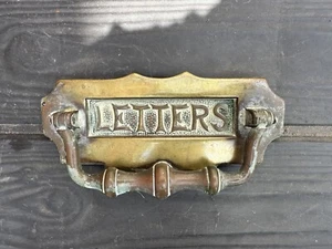 MESSING BRIEFKASTEN SEHR VERZIERT, VINTAGE BRIEFKASTEN / KLOPFER, ORIGINAL PATINA MESSING - Bild 1 von 15