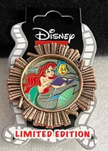 Prendedor DSF DSSH Disney D23 Expo 2024 Círculo de Libros Ariel y Platija LE 400 - Imagen 1 de 1