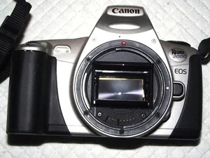 CANON EOS REBEL 2000 35MM FILM AUTOFOKUS KAMERA BODY MIT BREITEM GURT - Bild 1 von 5
