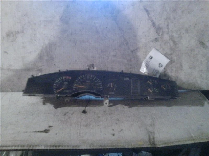 速度表带转速计簇适用于 92-93 BONNEVILLE 132781 — 第 1/4 张图片