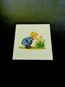 1 Tarjeta de felicitación de Pascua Tasha Tudor 1946 Ars Sacra de colección niño oliendo narcisos - Imagen 1 de 3
